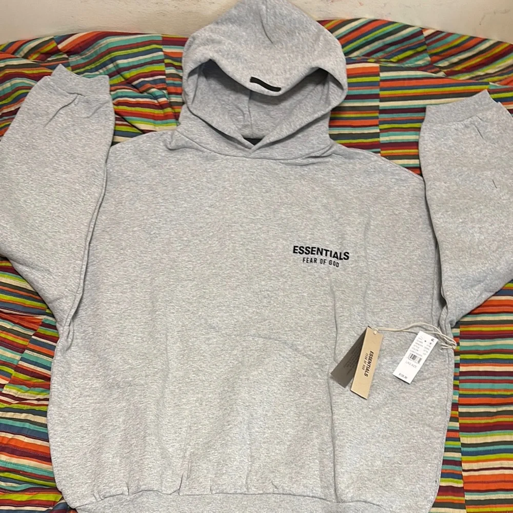 Fear of God, essentials size fw24 large light heather with QR code brand new